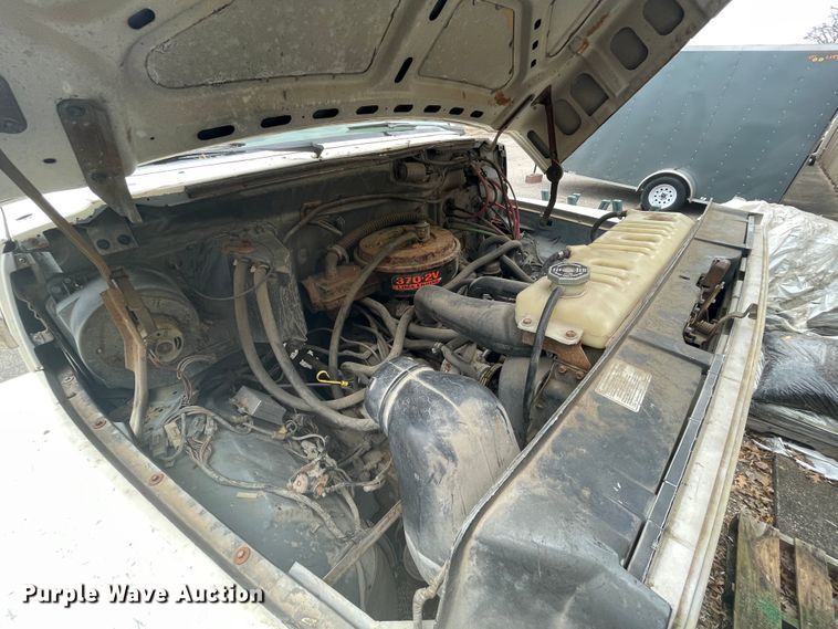 image for item II9300 1990 Ford F700  dump truck