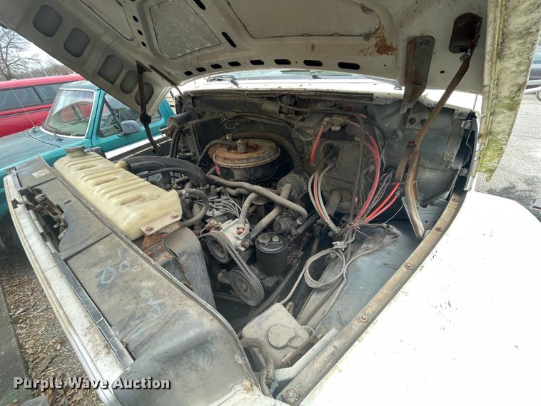 image for item II9300 1990 Ford F700  dump truck