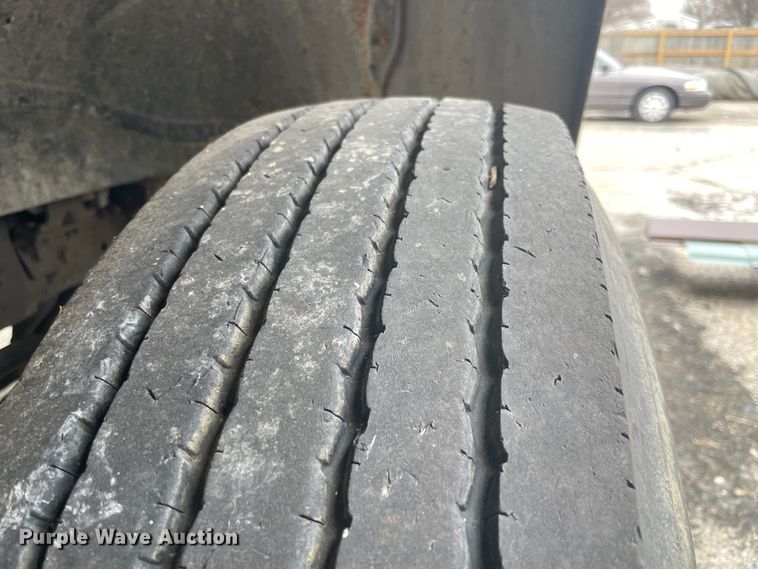 image for item II9300 1990 Ford F700  dump truck