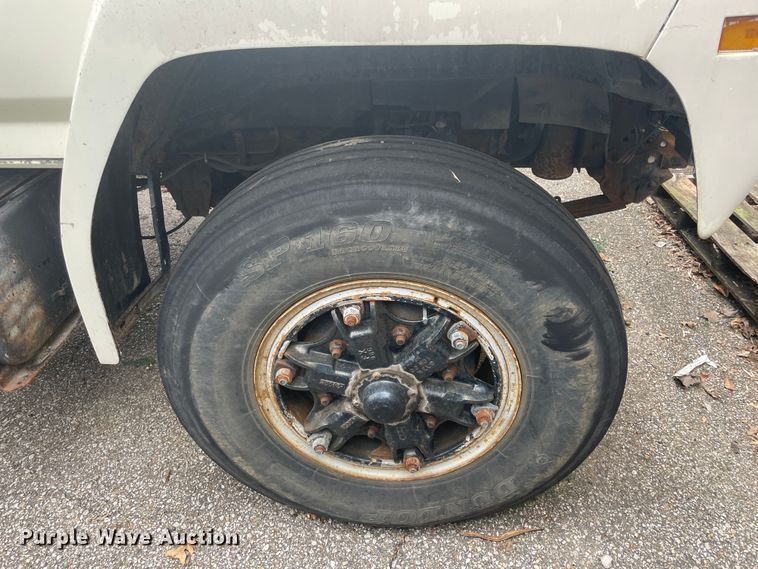 image for item II9300 1990 Ford F700  dump truck