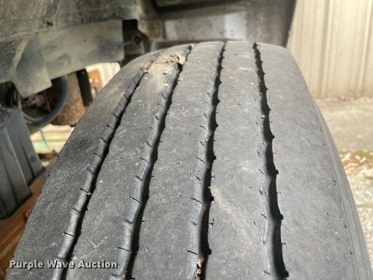 image for item II9300 1990 Ford F700  dump truck