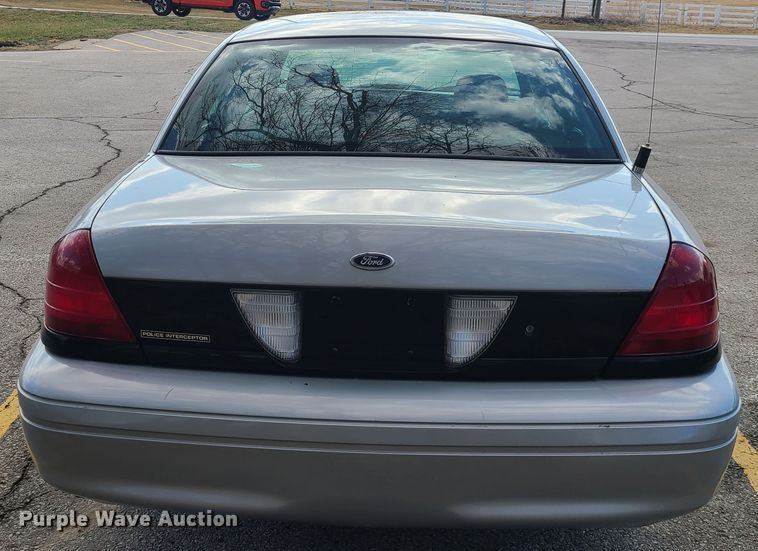 image for item IQ9034 2006 Ford Crown Victoria Police Interceptor