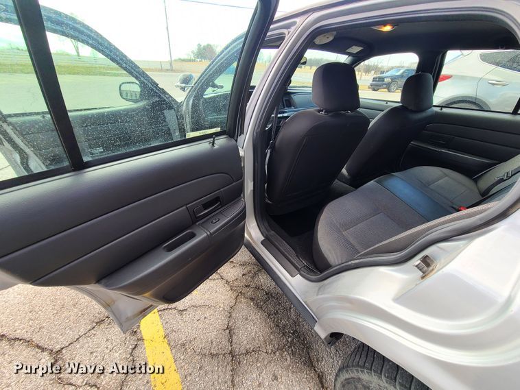 image for item IQ9034 2006 Ford Crown Victoria Police Interceptor
