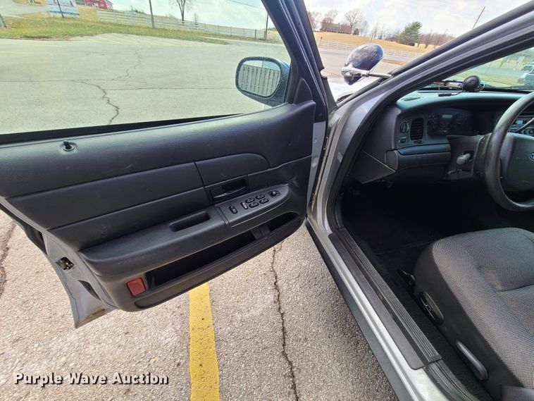 image for item IQ9034 2006 Ford Crown Victoria Police Interceptor