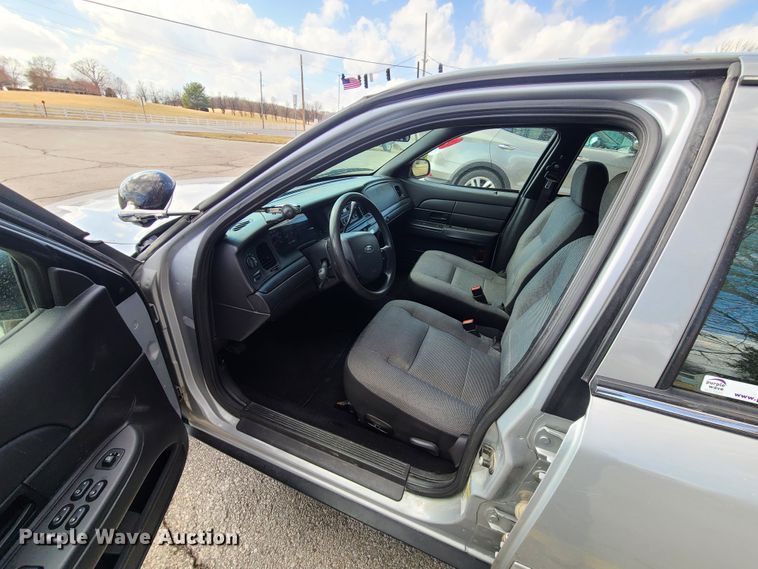 image for item IQ9034 2006 Ford Crown Victoria Police Interceptor