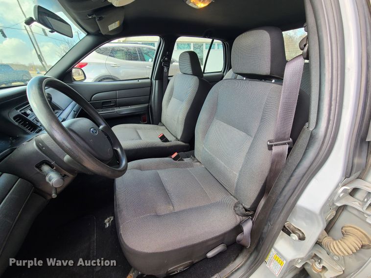 image for item IQ9034 2006 Ford Crown Victoria Police Interceptor