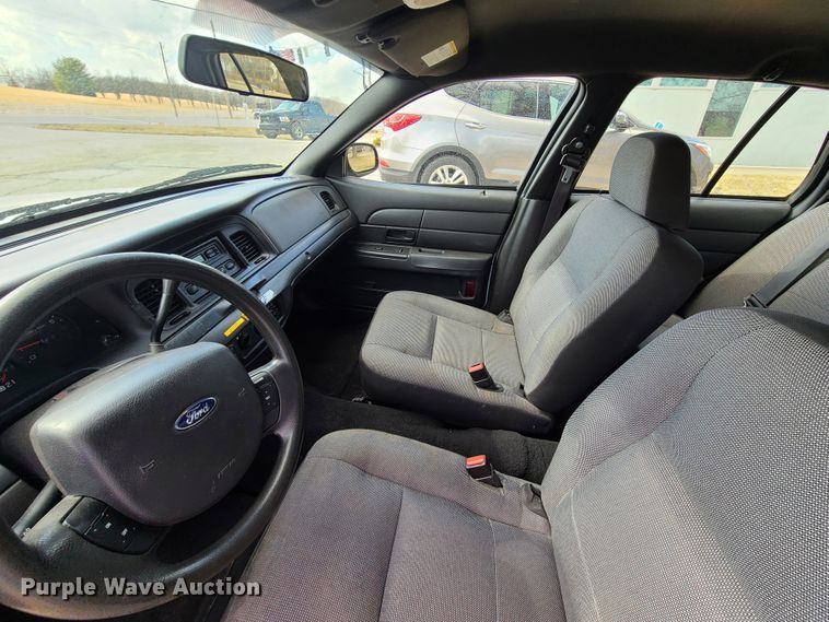 image for item IQ9034 2006 Ford Crown Victoria Police Interceptor