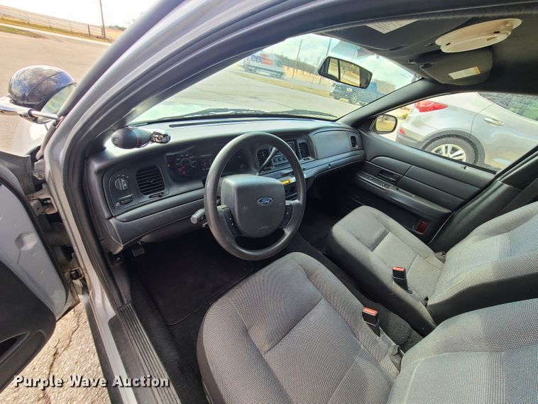 image for item IQ9034 2006 Ford Crown Victoria Police Interceptor