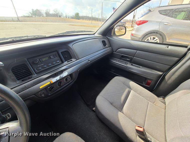 image for item IQ9034 2006 Ford Crown Victoria Police Interceptor