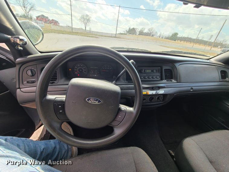 image for item IQ9034 2006 Ford Crown Victoria Police Interceptor