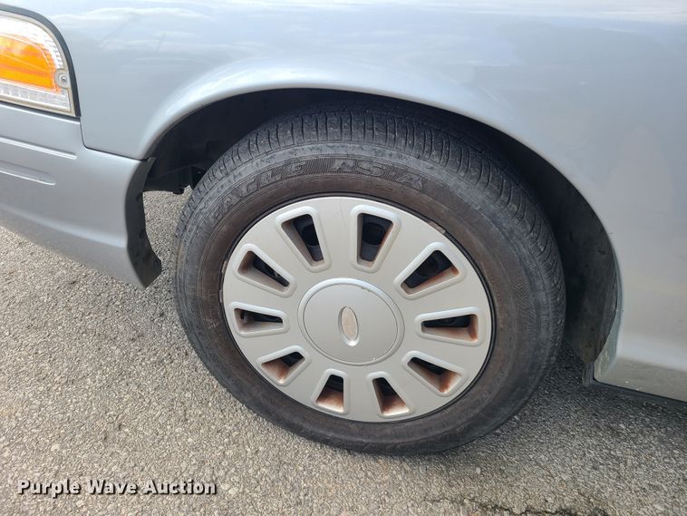 image for item IQ9034 2006 Ford Crown Victoria Police Interceptor