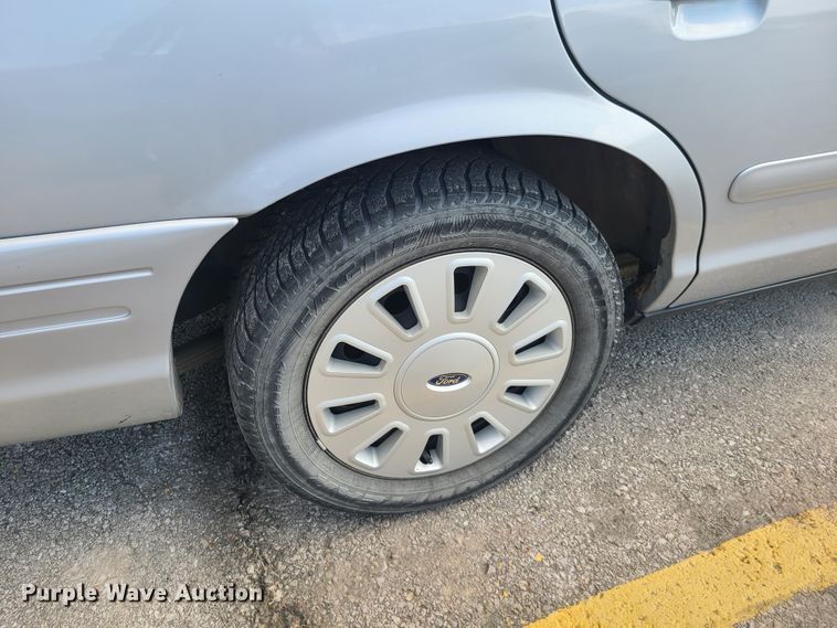 image for item IQ9034 2006 Ford Crown Victoria Police Interceptor