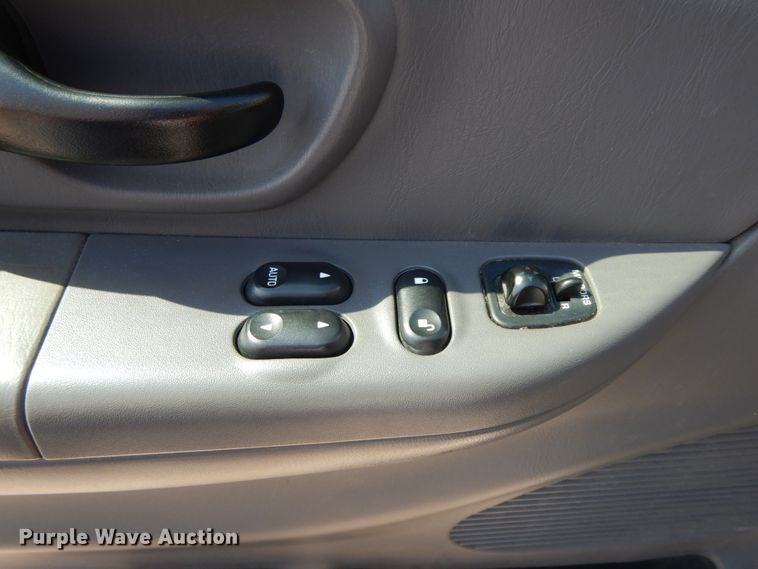 image for item IX9310 2004 Ford F150  SuperCab pickup truck