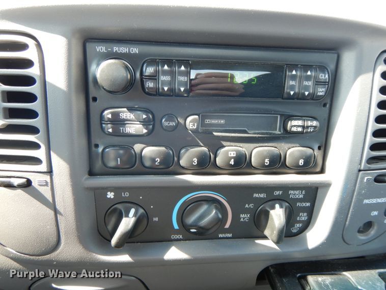 image for item IX9310 2004 Ford F150  SuperCab pickup truck