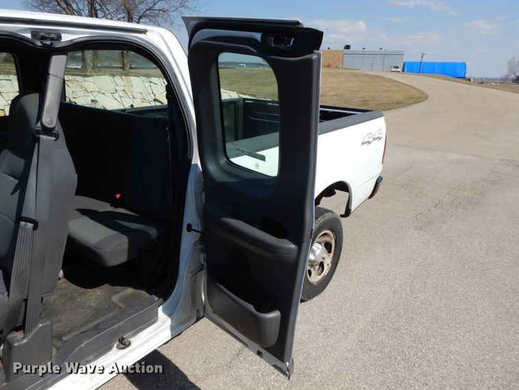 image for item IX9310 2004 Ford F150  SuperCab pickup truck