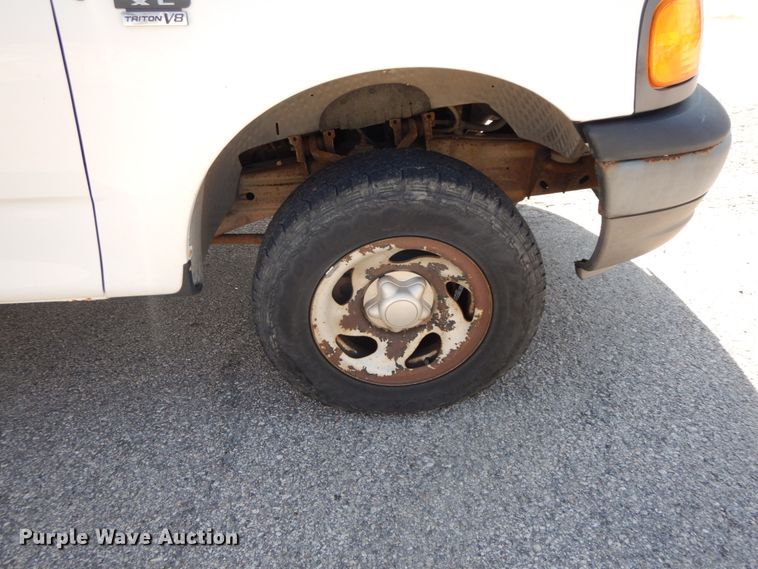 image for item IX9310 2004 Ford F150  SuperCab pickup truck