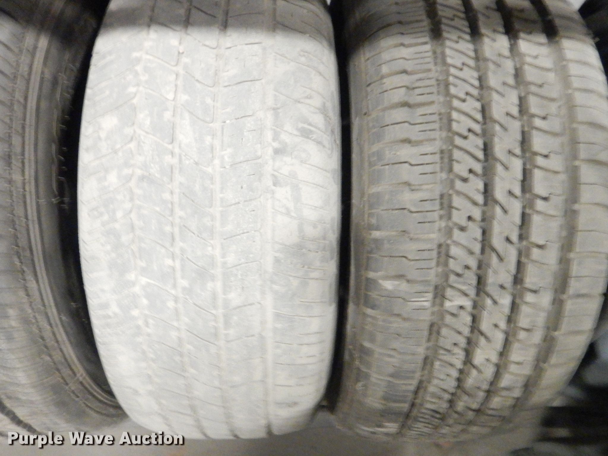 (12) 235/55R17 tires in Garden City, KS Item HL9743 sold Purple Wave