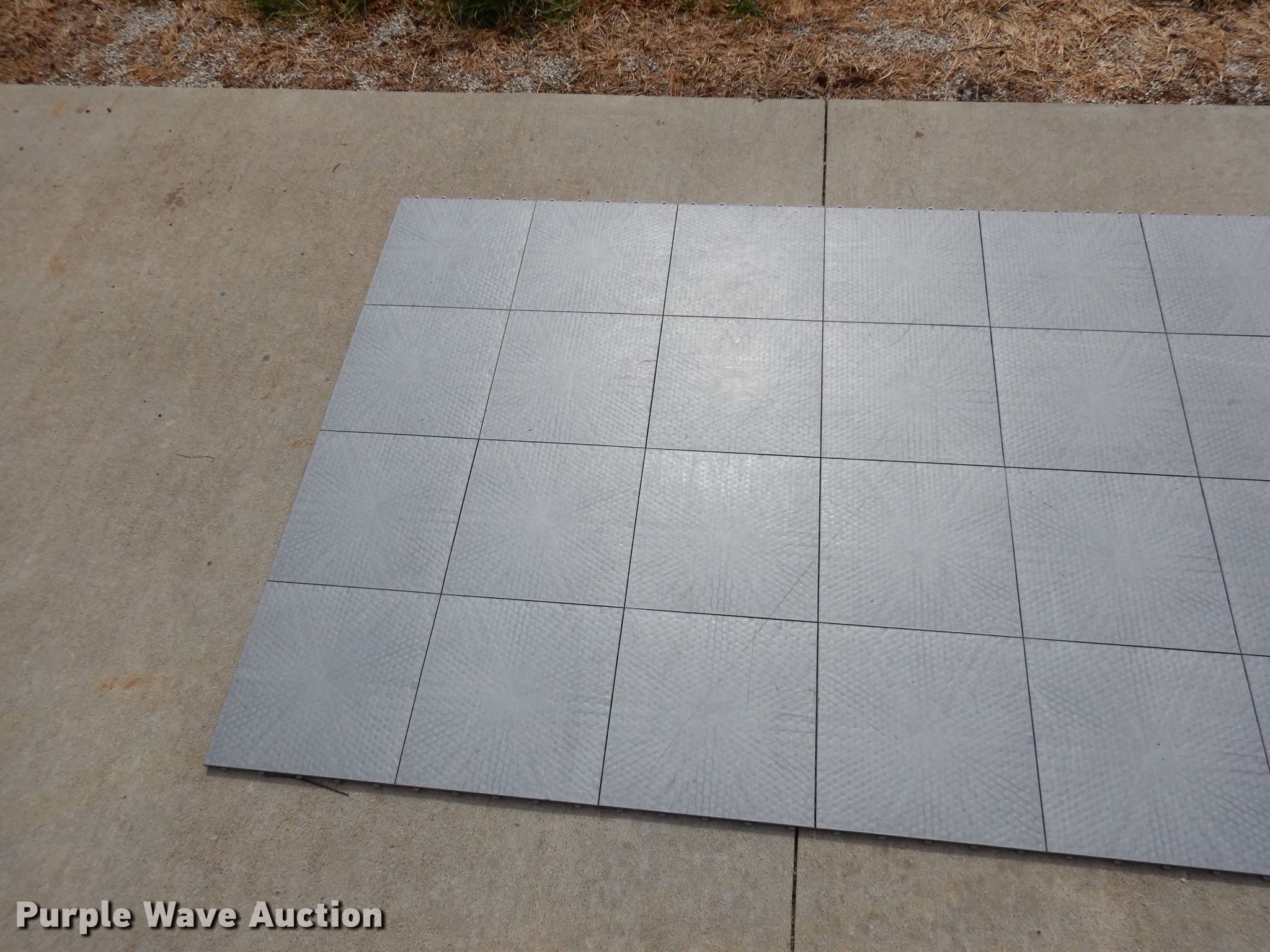 (600) plastic tiles in Ottawa, KS Item HU9095 sold Purple Wave