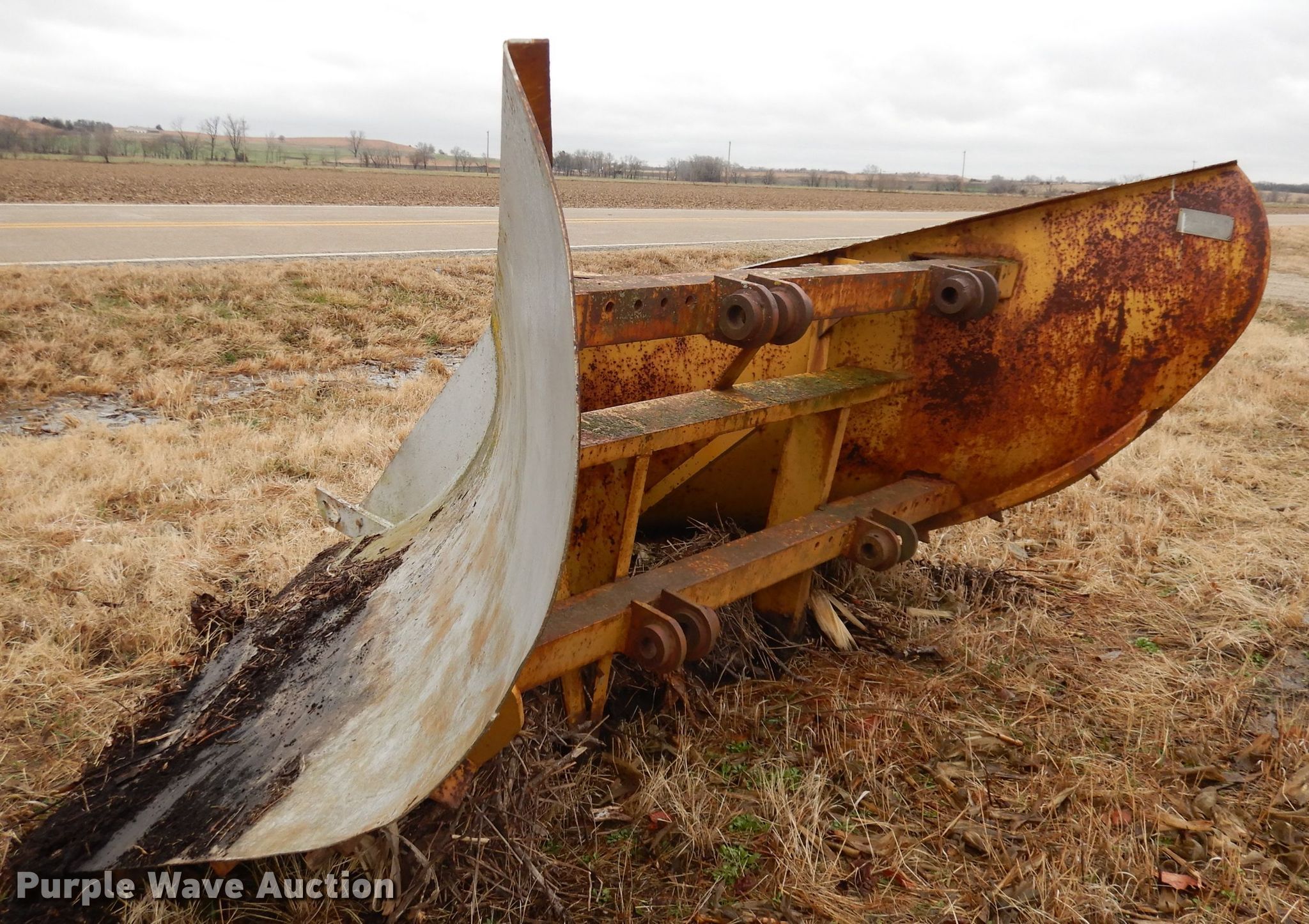 Balderson BV30T4678 10.5'W Vplow in Alma, KS Item HU9146 sold