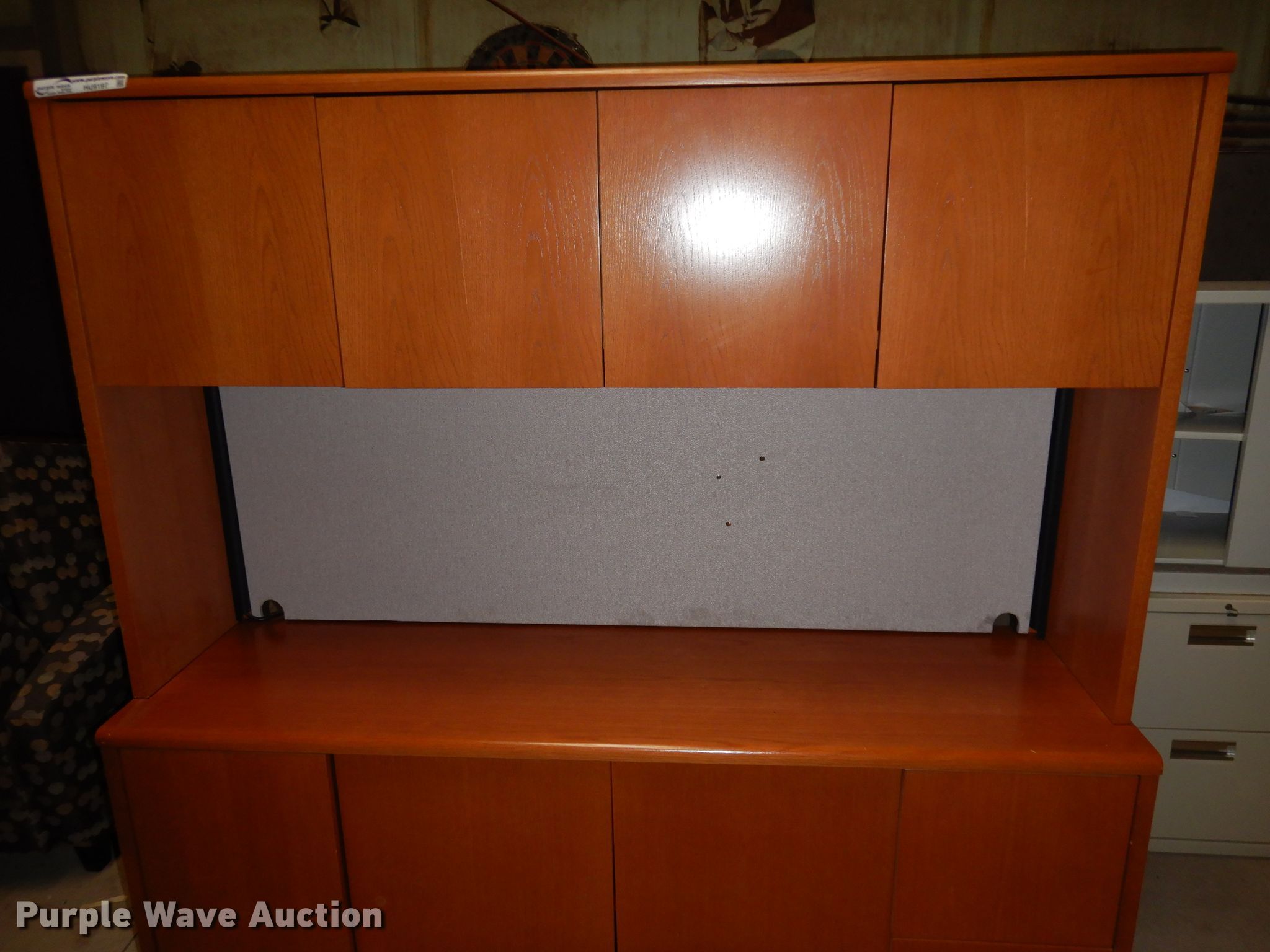 Furniture in Manhattan, KS Item HU9197 sold Purple Wave