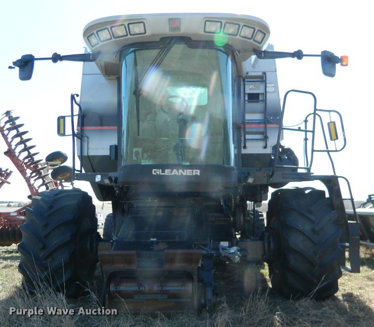 image for item DF4685 2004 Gleaner R75  RWA combine