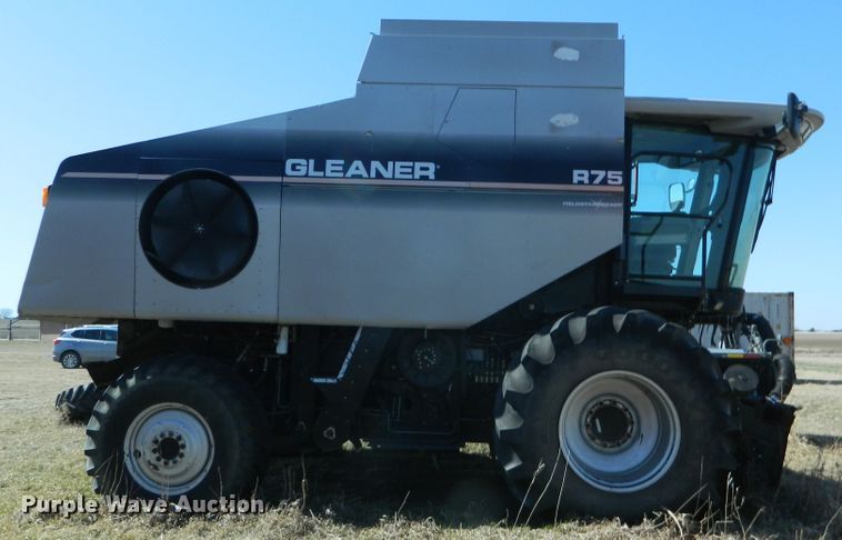image for item DF4685 2004 Gleaner R75  RWA combine