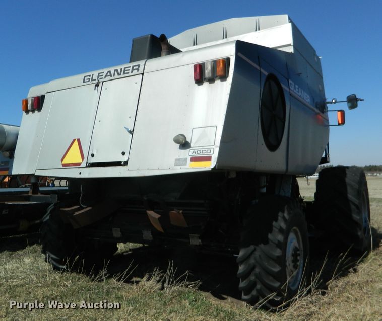 image for item DF4685 2004 Gleaner R75  RWA combine