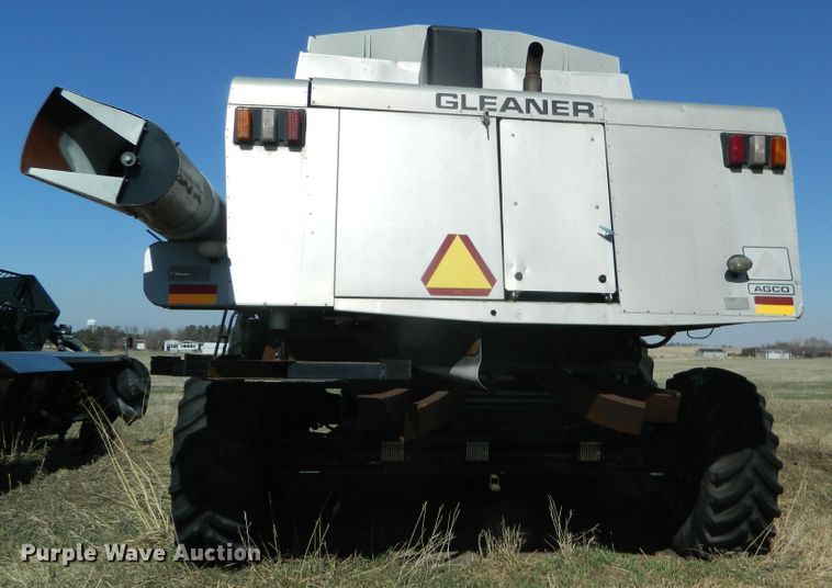 image for item DF4685 2004 Gleaner R75  RWA combine