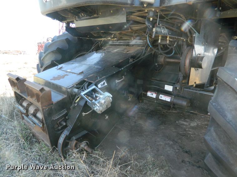 image for item DF4685 2004 Gleaner R75  RWA combine