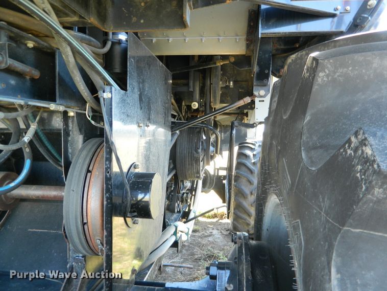 image for item DF4685 2004 Gleaner R75  RWA combine