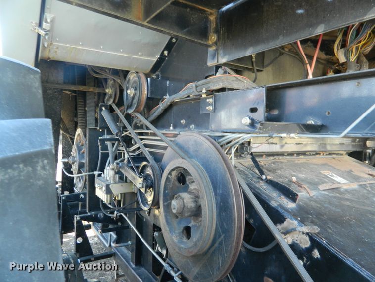 image for item DF4685 2004 Gleaner R75  RWA combine