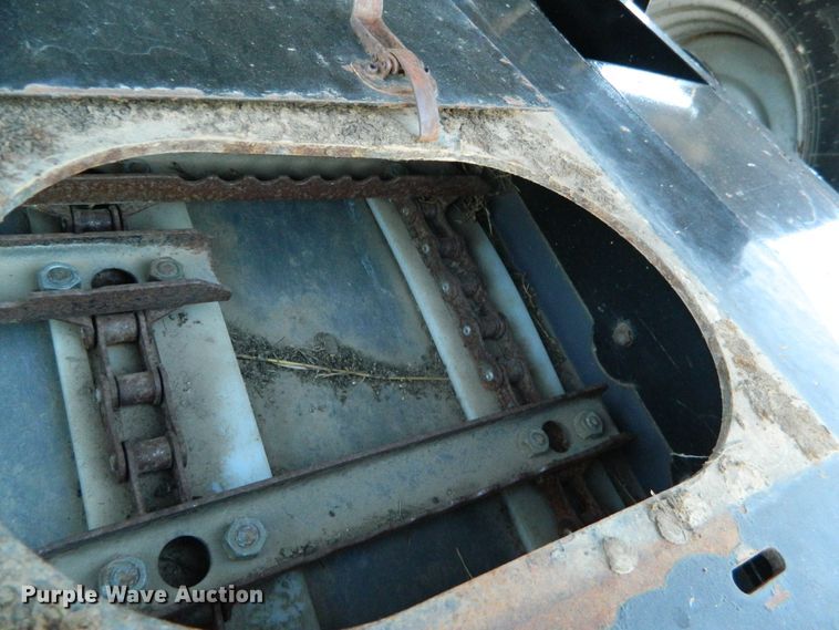 image for item DF4685 2004 Gleaner R75  RWA combine