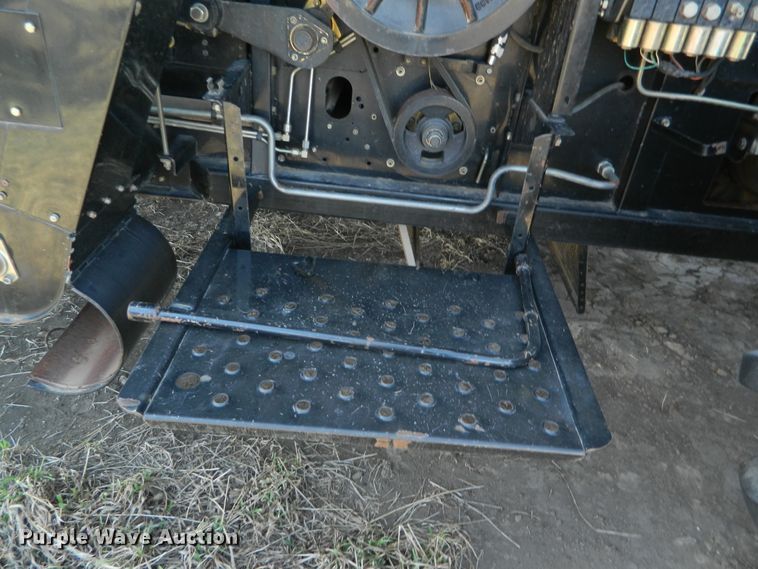 image for item DF4685 2004 Gleaner R75  RWA combine