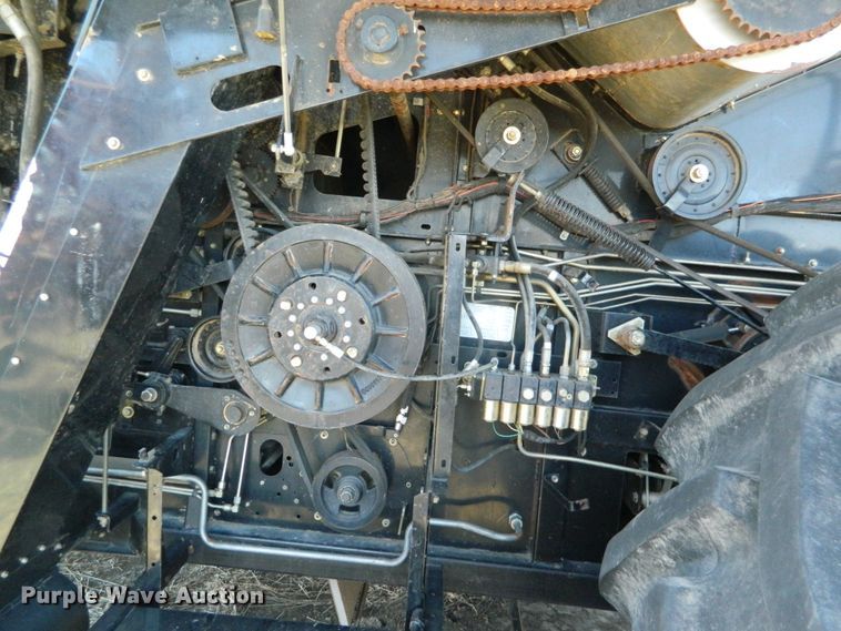 image for item DF4685 2004 Gleaner R75  RWA combine