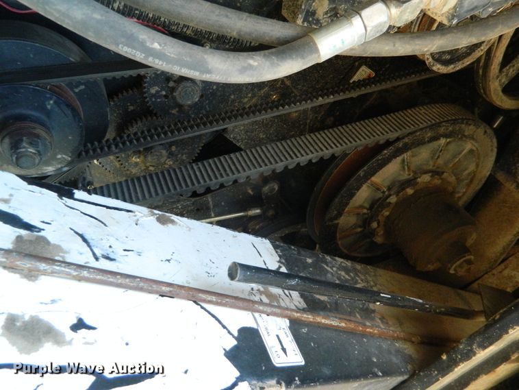 image for item DF4685 2004 Gleaner R75  RWA combine