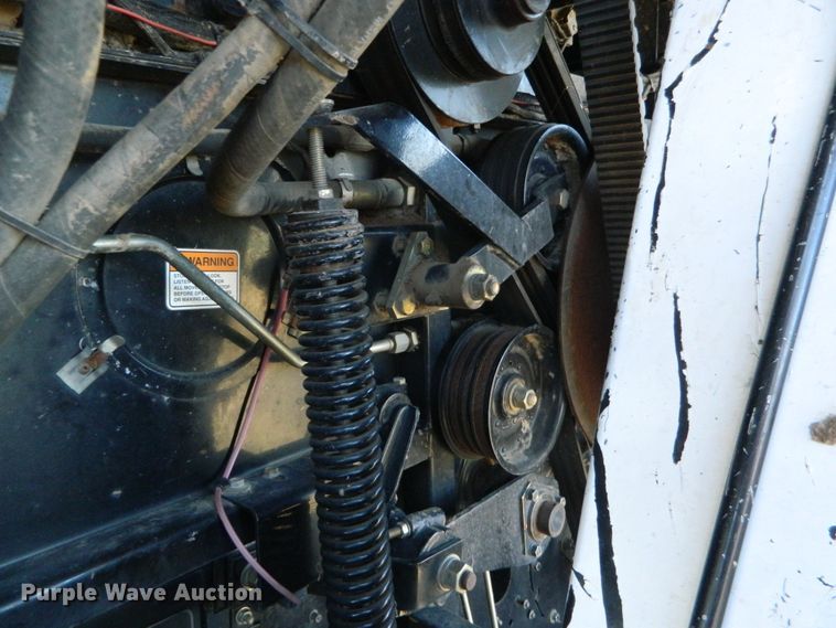 image for item DF4685 2004 Gleaner R75  RWA combine