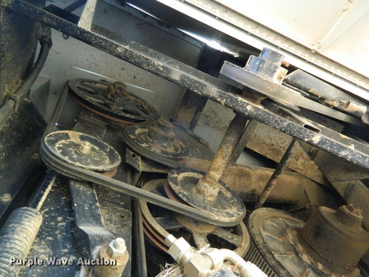 image for item DF4685 2004 Gleaner R75  RWA combine