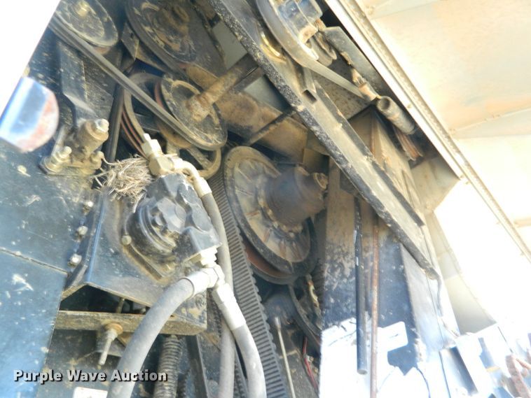 image for item DF4685 2004 Gleaner R75  RWA combine