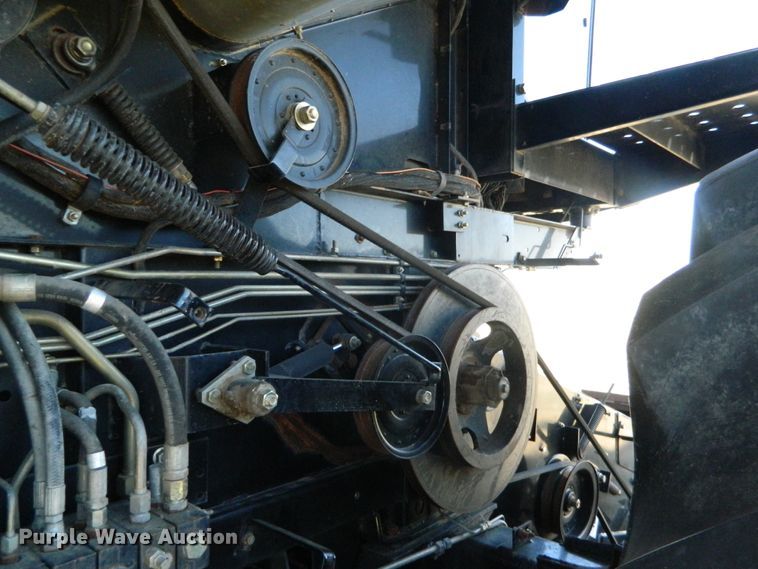 image for item DF4685 2004 Gleaner R75  RWA combine