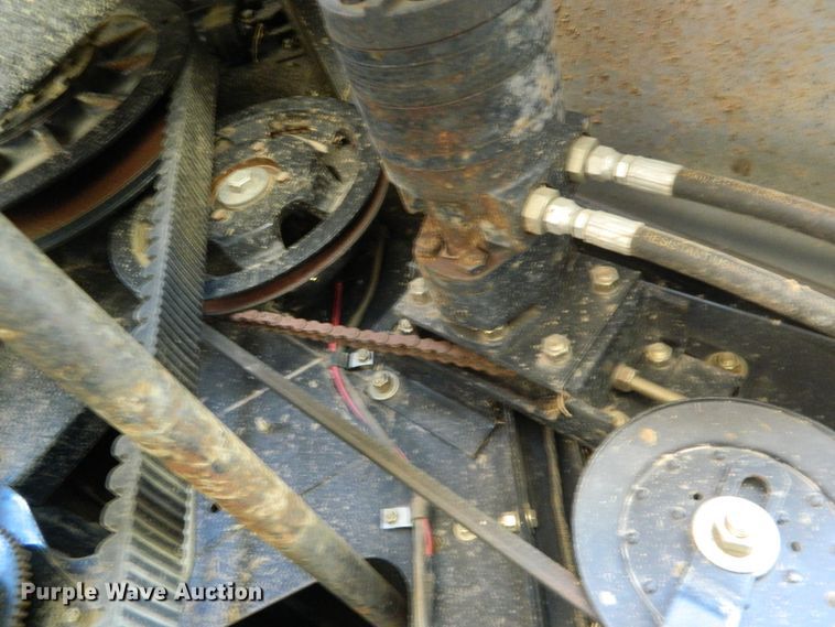 image for item DF4685 2004 Gleaner R75  RWA combine