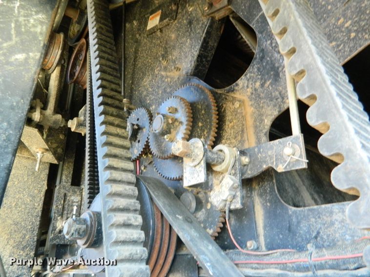 image for item DF4685 2004 Gleaner R75  RWA combine