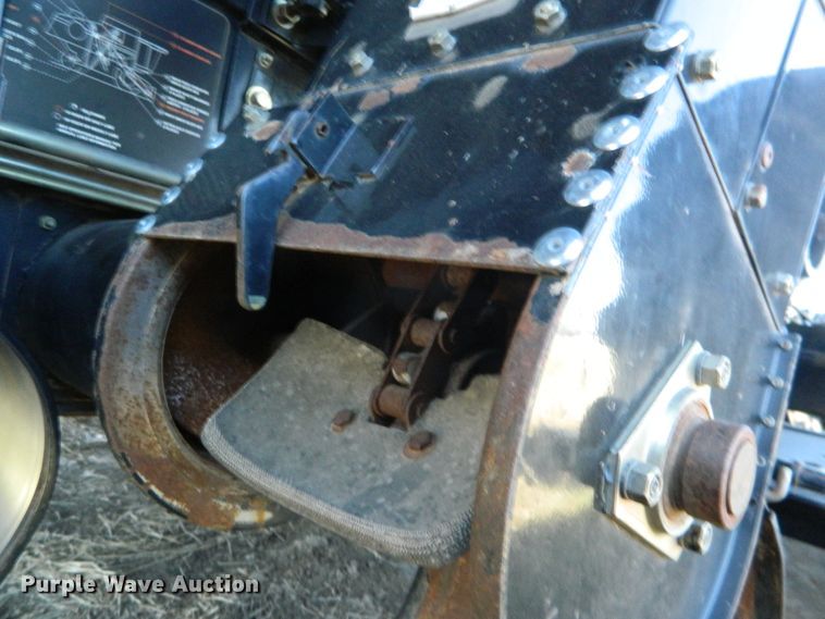 image for item DF4685 2004 Gleaner R75  RWA combine