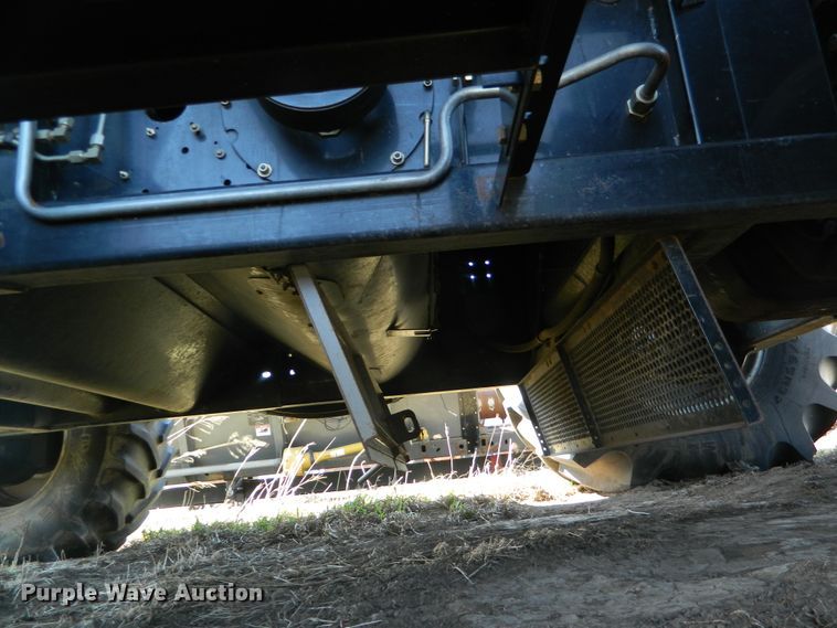 image for item DF4685 2004 Gleaner R75  RWA combine