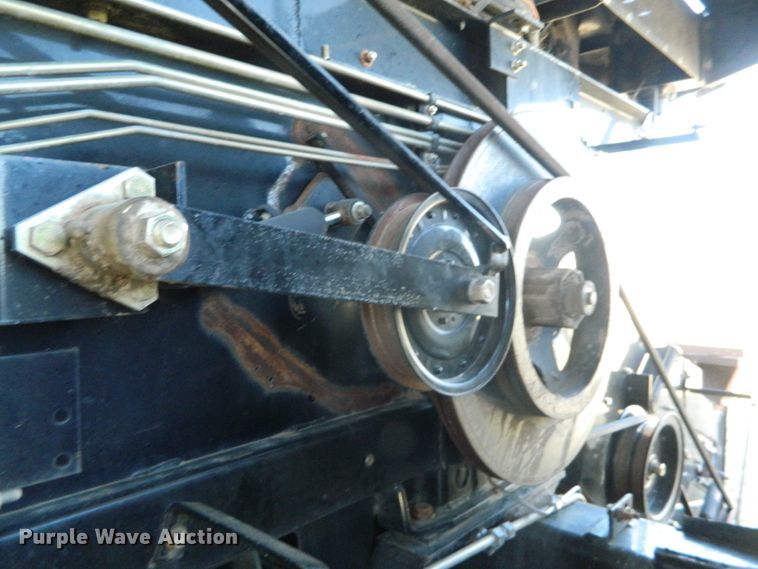 image for item DF4685 2004 Gleaner R75  RWA combine