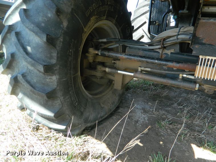 image for item DF4685 2004 Gleaner R75  RWA combine