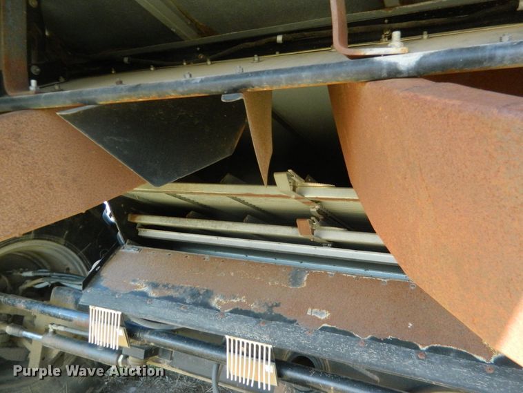 image for item DF4685 2004 Gleaner R75  RWA combine