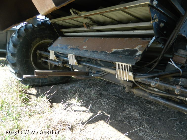 image for item DF4685 2004 Gleaner R75  RWA combine