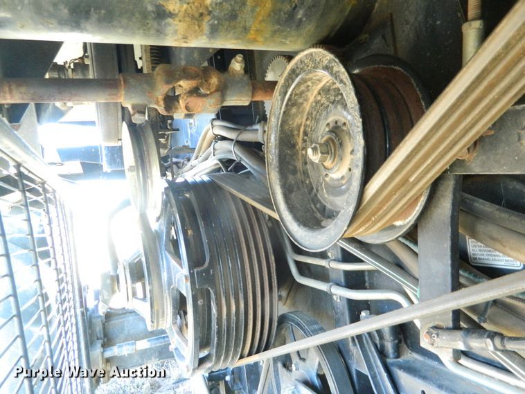 image for item DF4685 2004 Gleaner R75  RWA combine