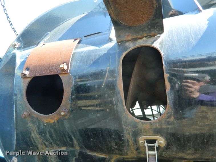 image for item DF4685 2004 Gleaner R75  RWA combine