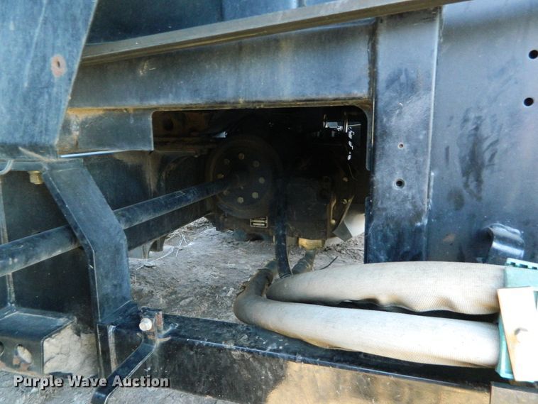 image for item DF4685 2004 Gleaner R75  RWA combine